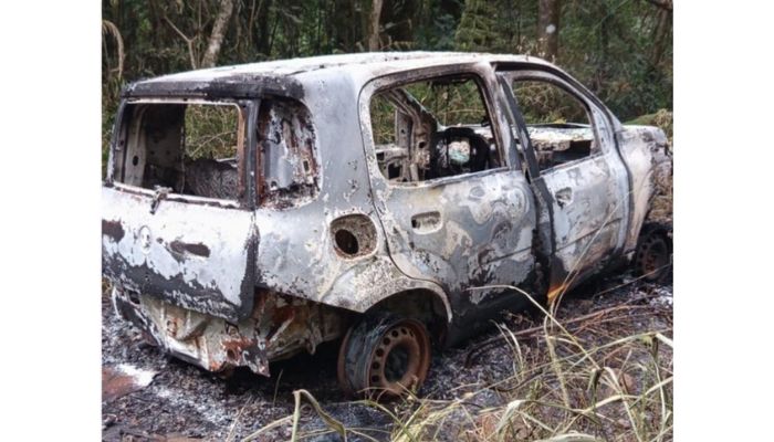 Quedas - Corpo é encontrado carbonizado dentro de veículo 